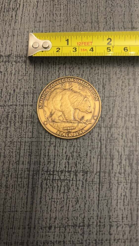 NORTH AMERICAN HUNTING CLUB ( NAHC ) COLLECTORS MEDALLION BLACK BEAR SERIES O1